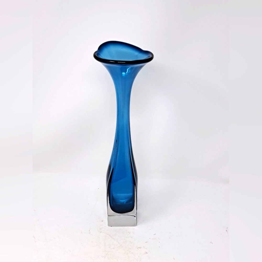 Vintage 1970's Swedish Blue Art Glass Tulip Vase